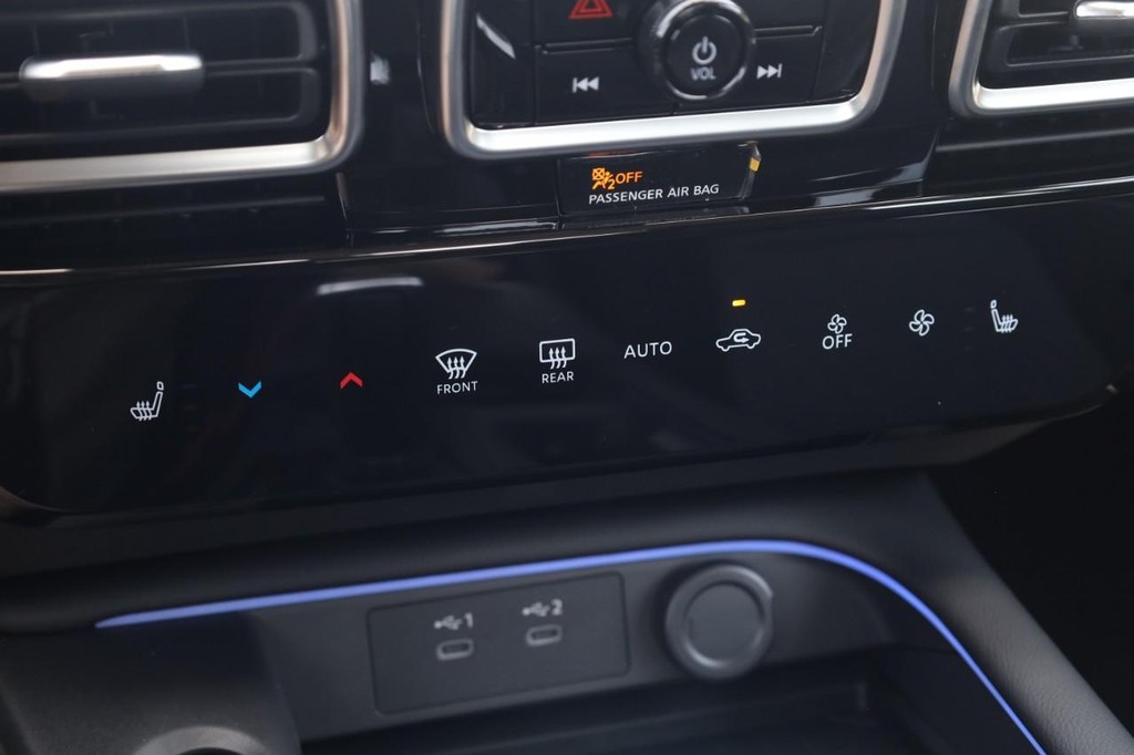 Nissan Sentra Vehicle Full-screen Gallery Image 16