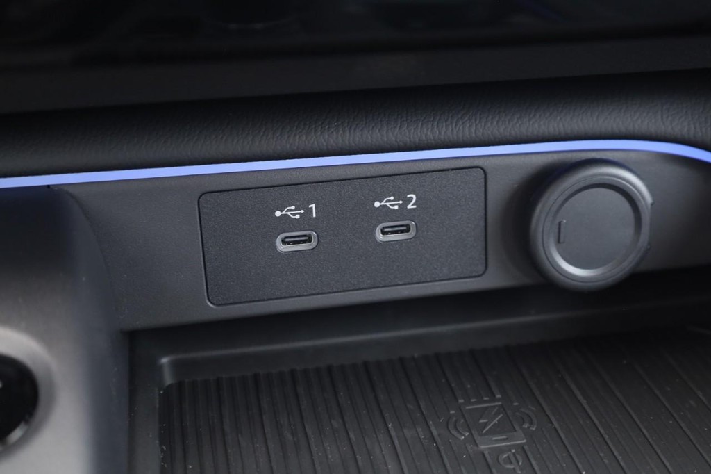 Nissan Sentra Vehicle Full-screen Gallery Image 17