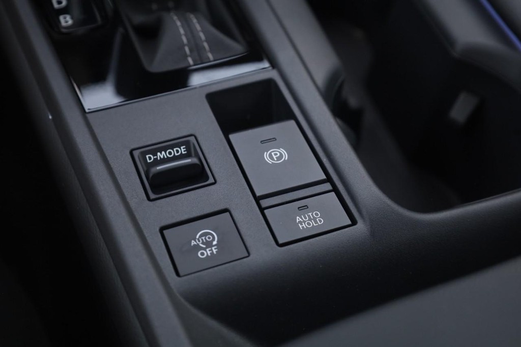 Nissan Sentra Vehicle Full-screen Gallery Image 18