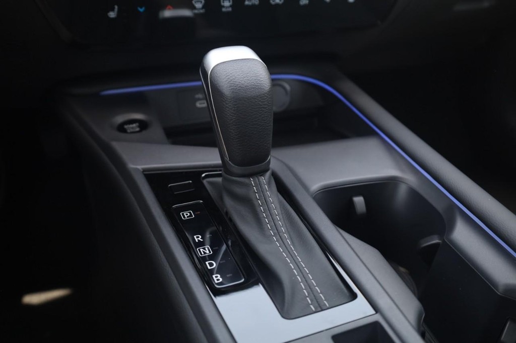 Nissan Sentra Vehicle Full-screen Gallery Image 19