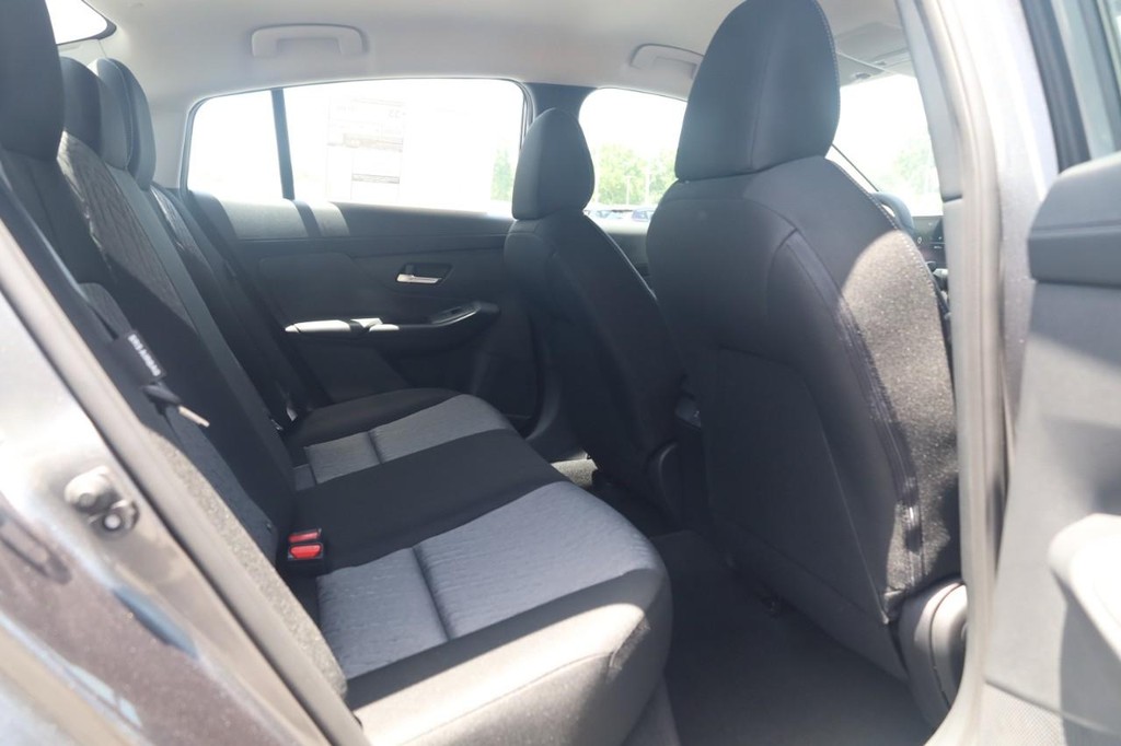 Nissan Sentra Vehicle Full-screen Gallery Image 22