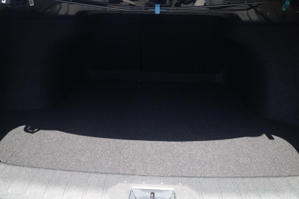 Nissan Sentra Vehicle Full-screen Gallery Image 23