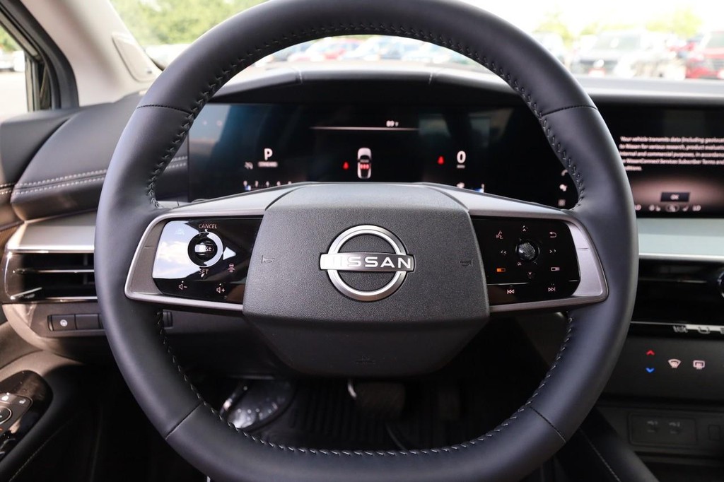Nissan Murano Vehicle Image 12