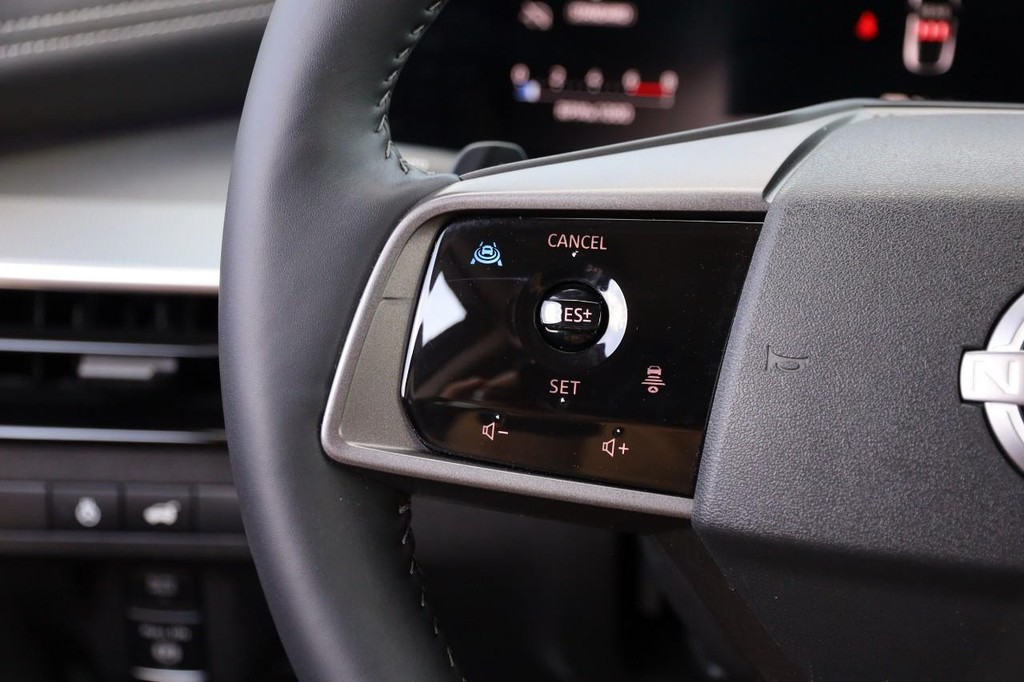 Nissan Murano Vehicle Image 13