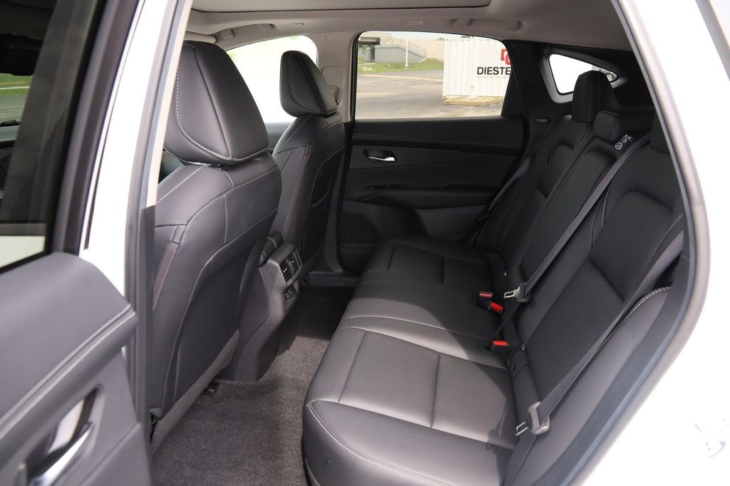 Nissan Murano Vehicle Image 11