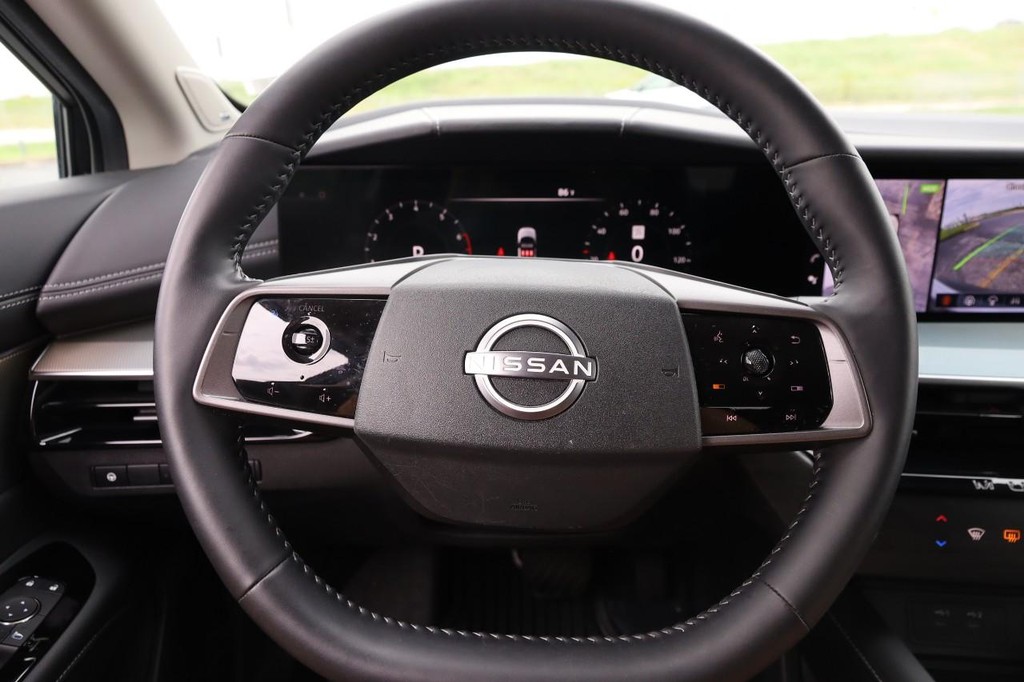 Nissan Murano Vehicle Image 12