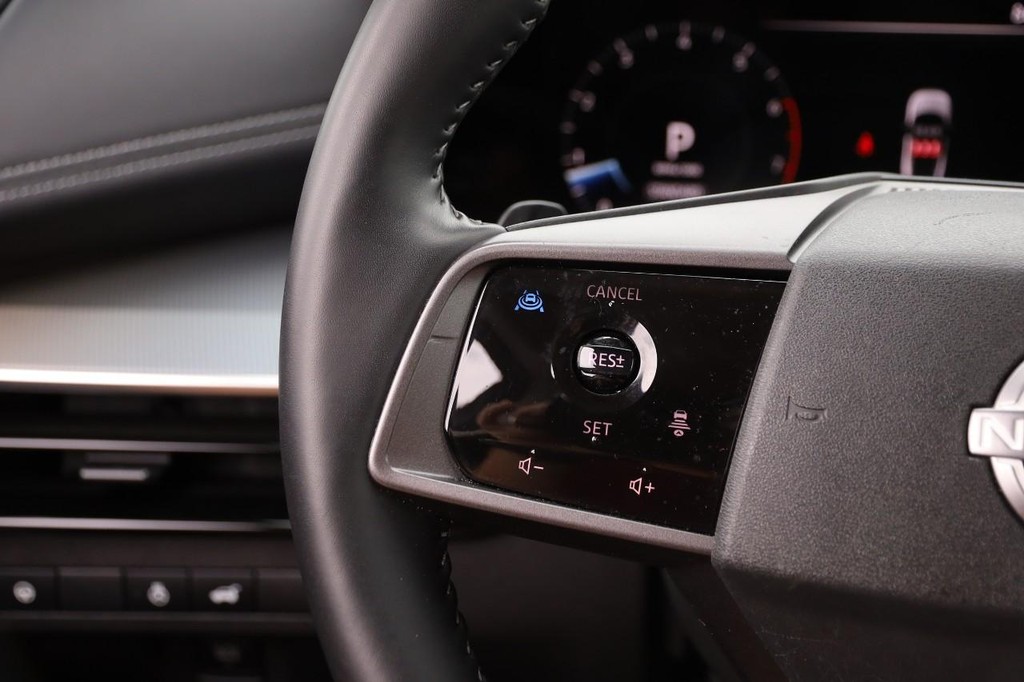 Nissan Murano Vehicle Image 13