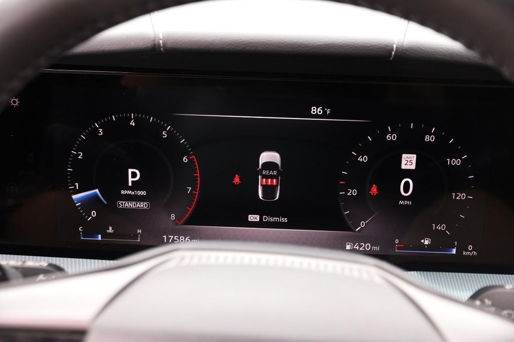 Nissan Murano Vehicle Image 15