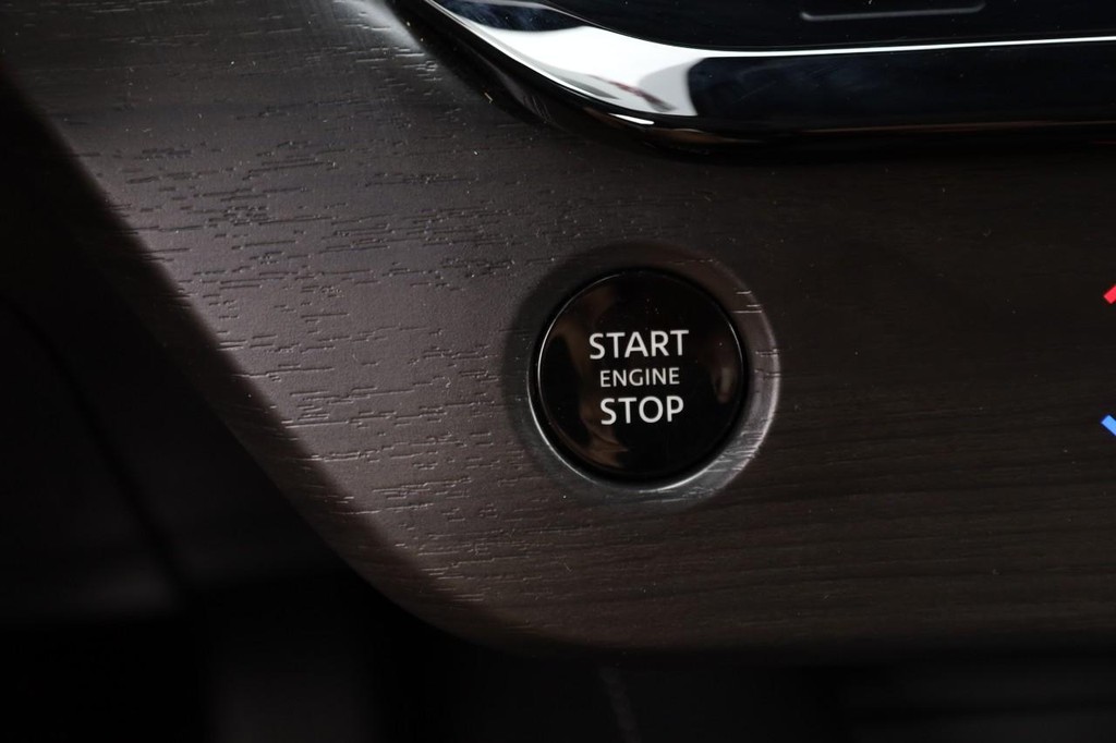 Nissan Murano Vehicle Image 16