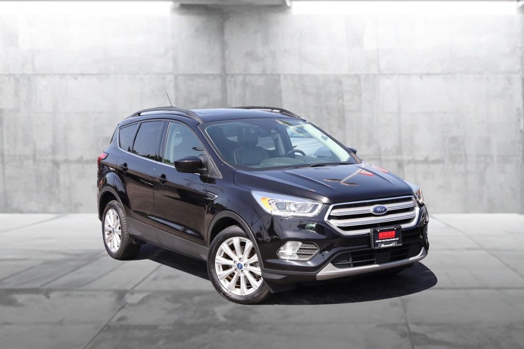 Ford Escape Vehicle Full-screen Gallery Image 2
