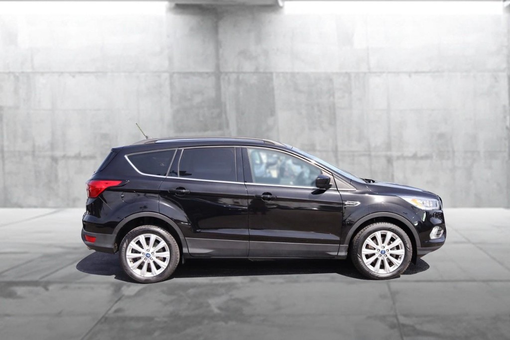 Ford Escape Vehicle Full-screen Gallery Image 5