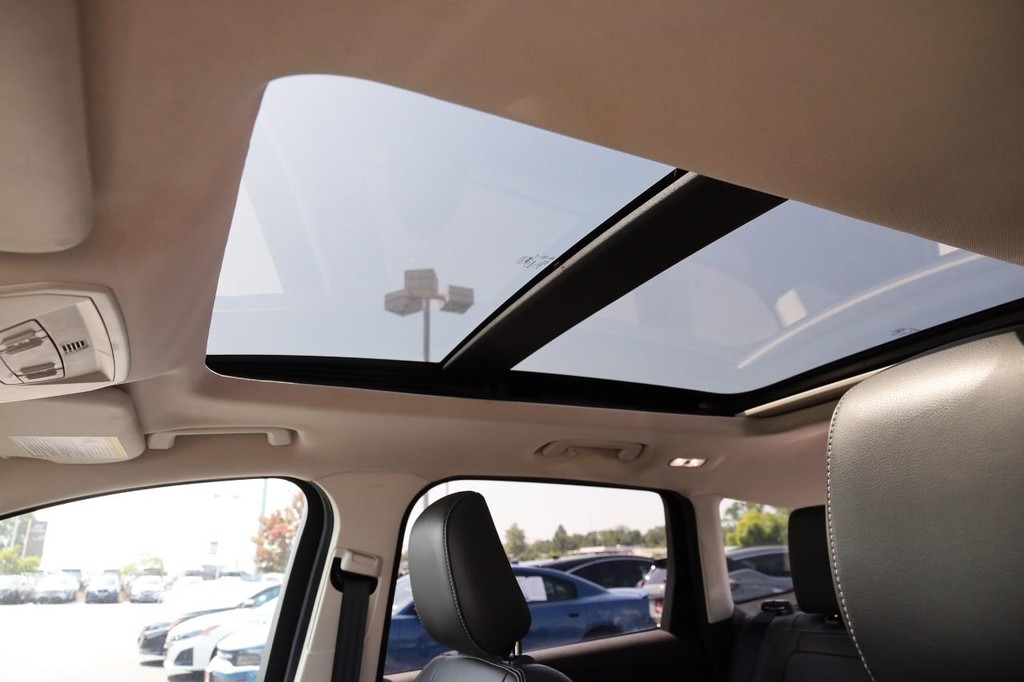 Ford Escape Vehicle Full-screen Gallery Image 9