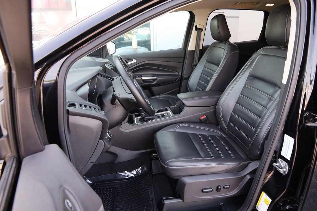 Ford Escape Vehicle Full-screen Gallery Image 10