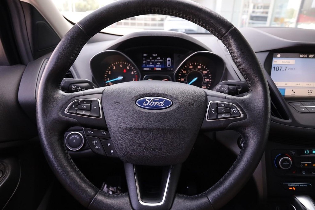 Ford Escape Vehicle Full-screen Gallery Image 12