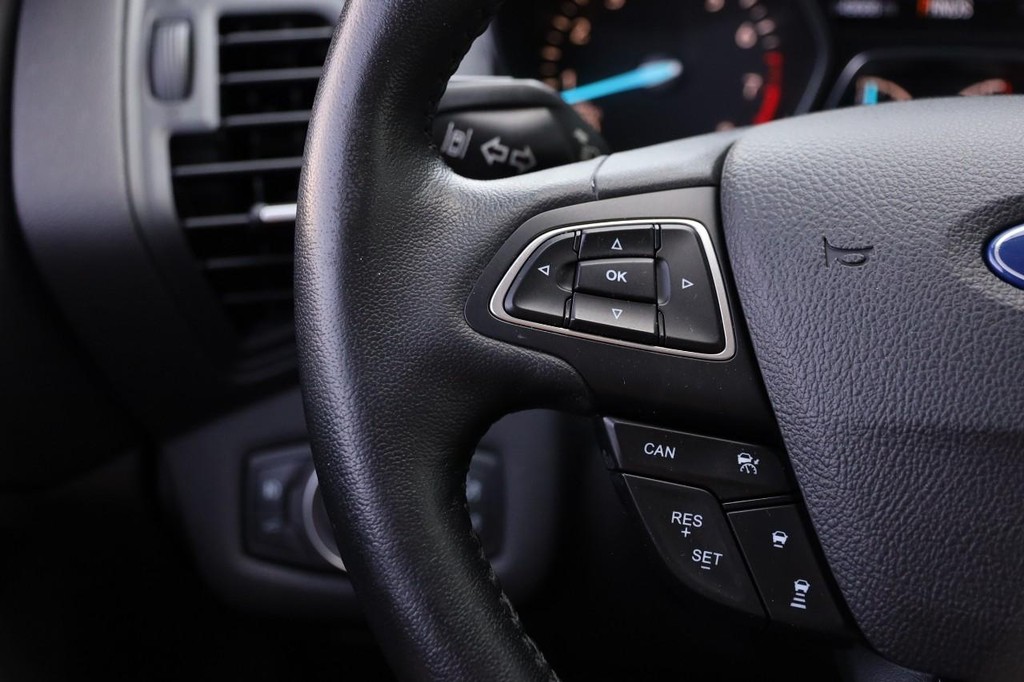 Ford Escape Vehicle Full-screen Gallery Image 13