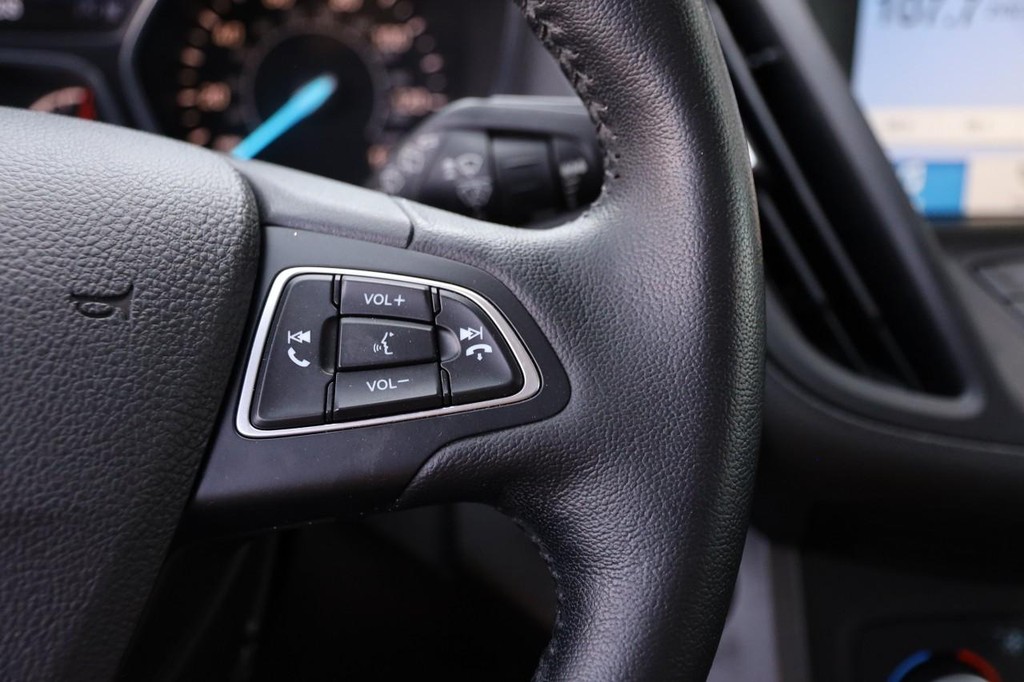 Ford Escape Vehicle Full-screen Gallery Image 14