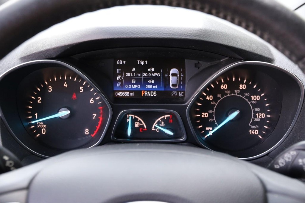Ford Escape Vehicle Full-screen Gallery Image 15