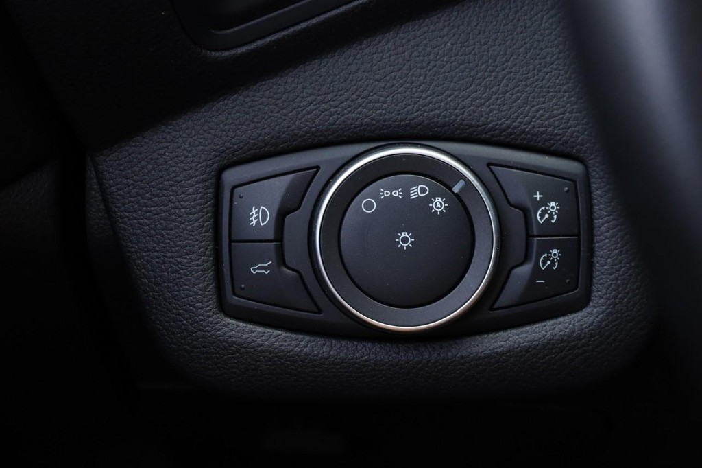 Ford Escape Vehicle Full-screen Gallery Image 21