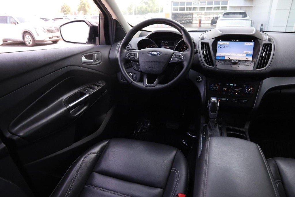 Ford Escape Vehicle Full-screen Gallery Image 23