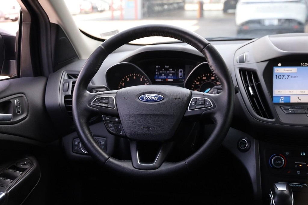 Ford Escape Vehicle Full-screen Gallery Image 24