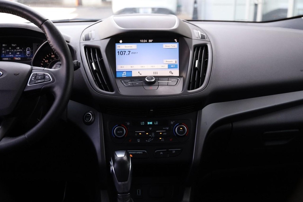 Ford Escape Vehicle Full-screen Gallery Image 25