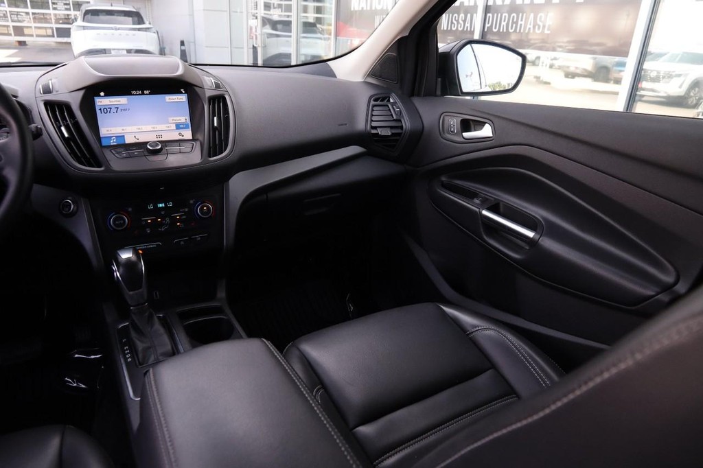 Ford Escape Vehicle Full-screen Gallery Image 26