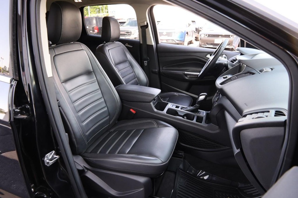 Ford Escape Vehicle Full-screen Gallery Image 27