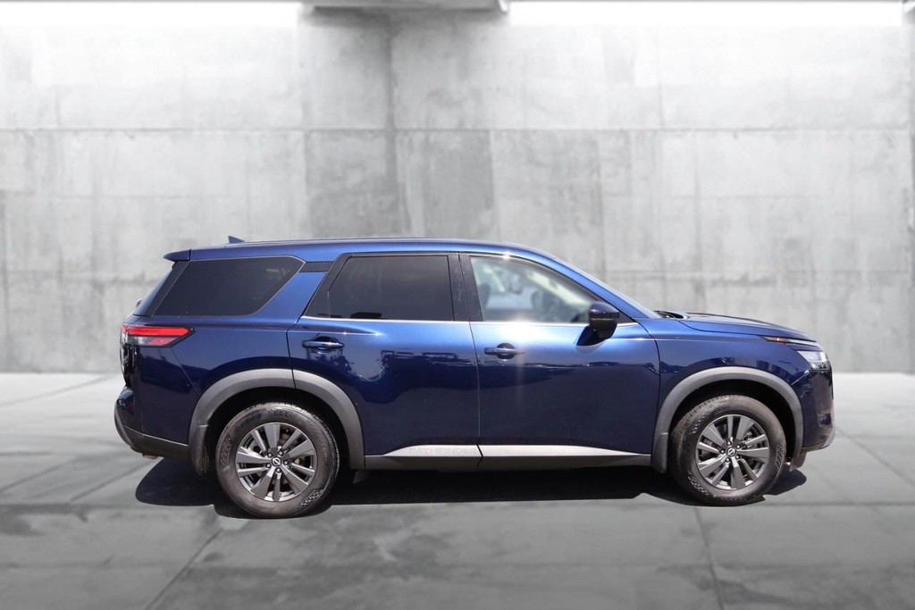 Nissan Pathfinder Vehicle Image 05