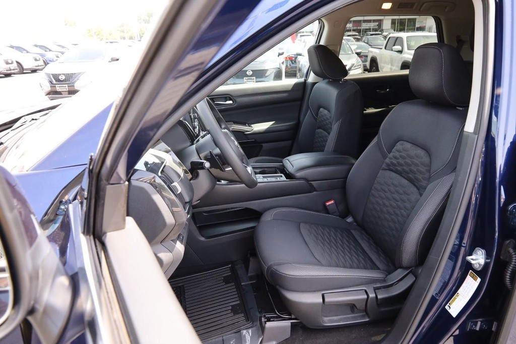 Nissan Pathfinder Vehicle Image 07
