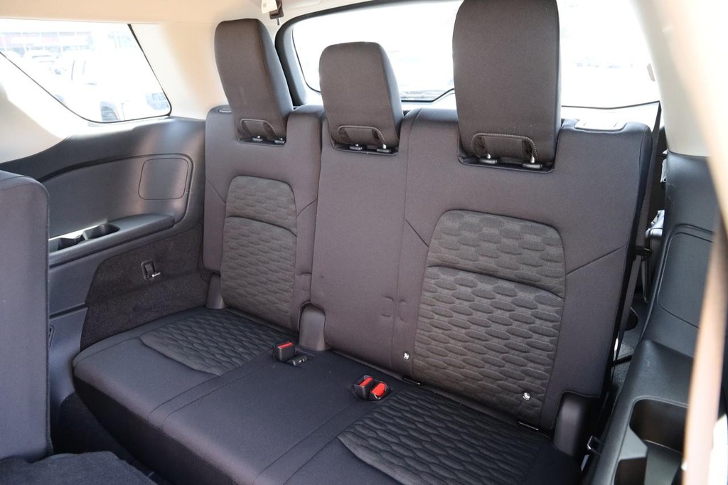 Nissan Pathfinder Vehicle Image 09