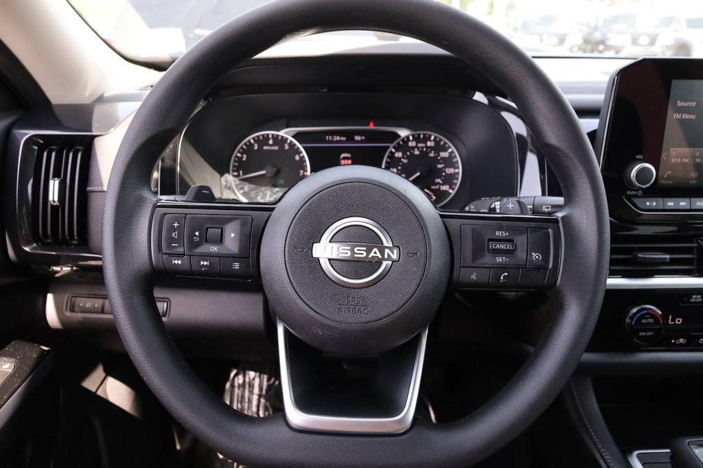 Nissan Pathfinder Vehicle Image 10