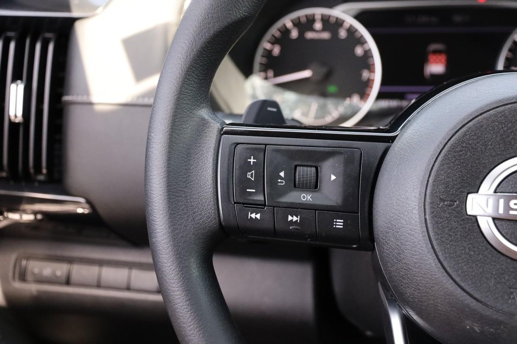 Nissan Pathfinder Vehicle Image 11