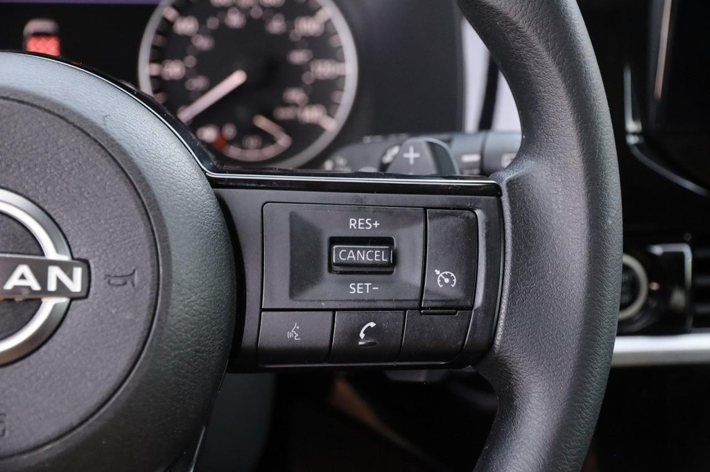 Nissan Pathfinder Vehicle Image 12