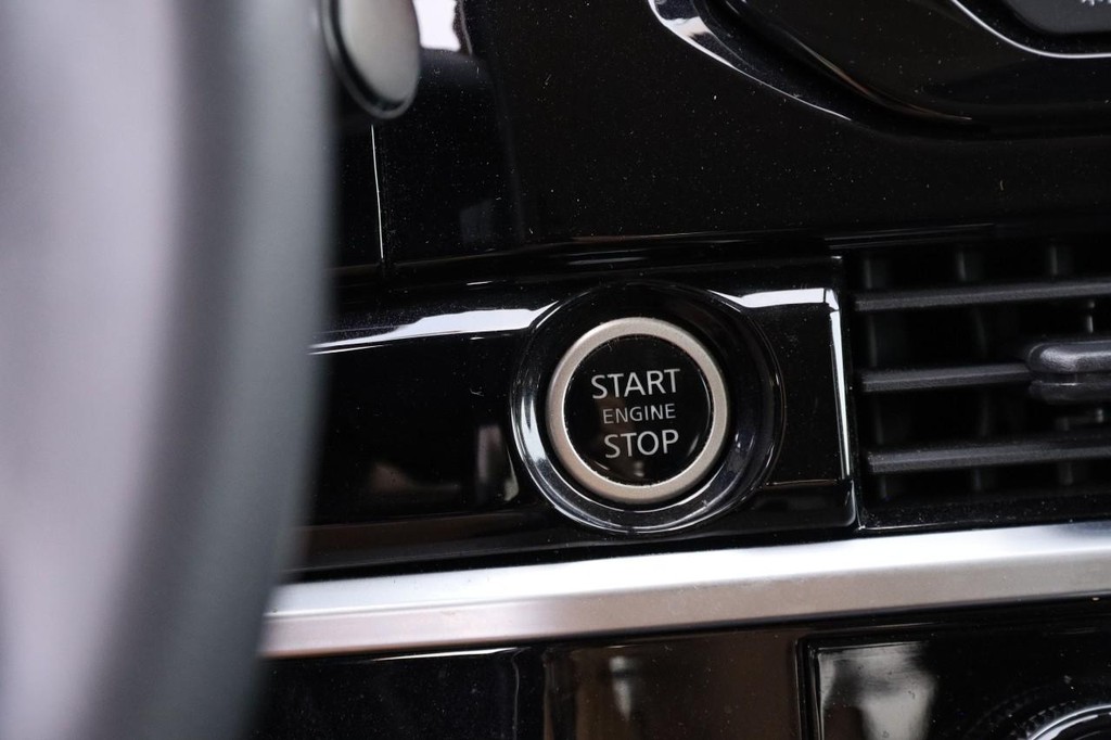 Nissan Pathfinder Vehicle Image 14