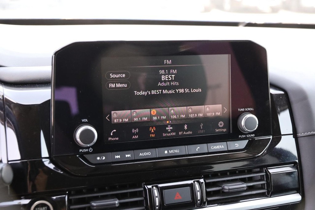 Nissan Pathfinder Vehicle Image 15