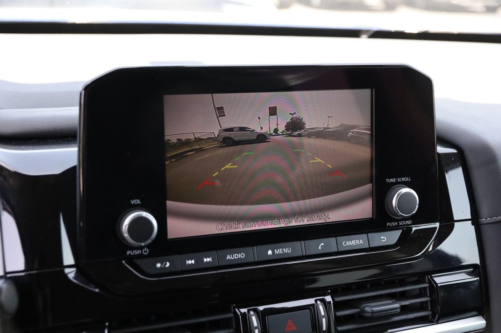Nissan Pathfinder Vehicle Image 16