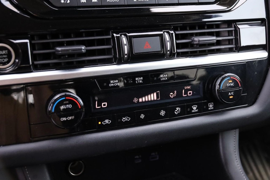 Nissan Pathfinder Vehicle Image 17