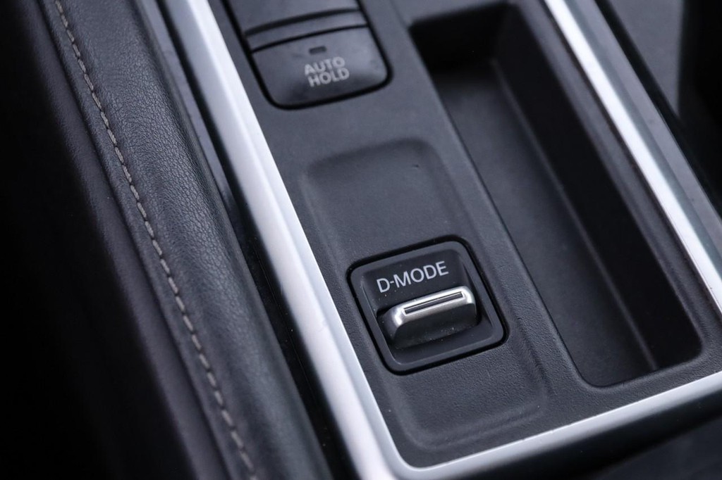 Nissan Pathfinder Vehicle Image 18