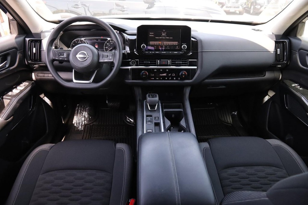 Nissan Pathfinder Vehicle Image 20