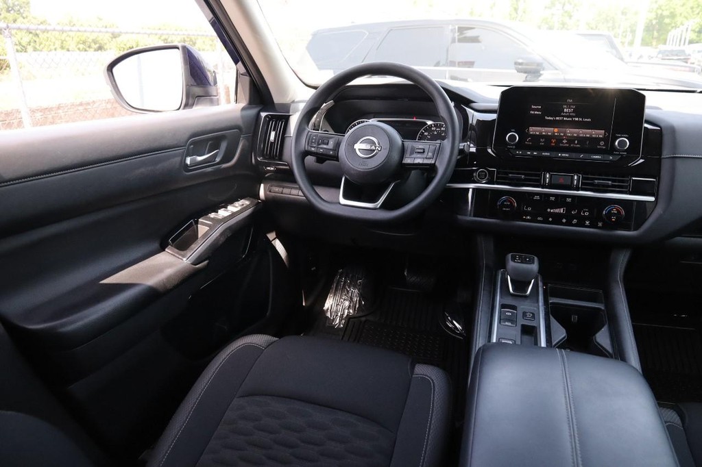 Nissan Pathfinder Vehicle Image 21