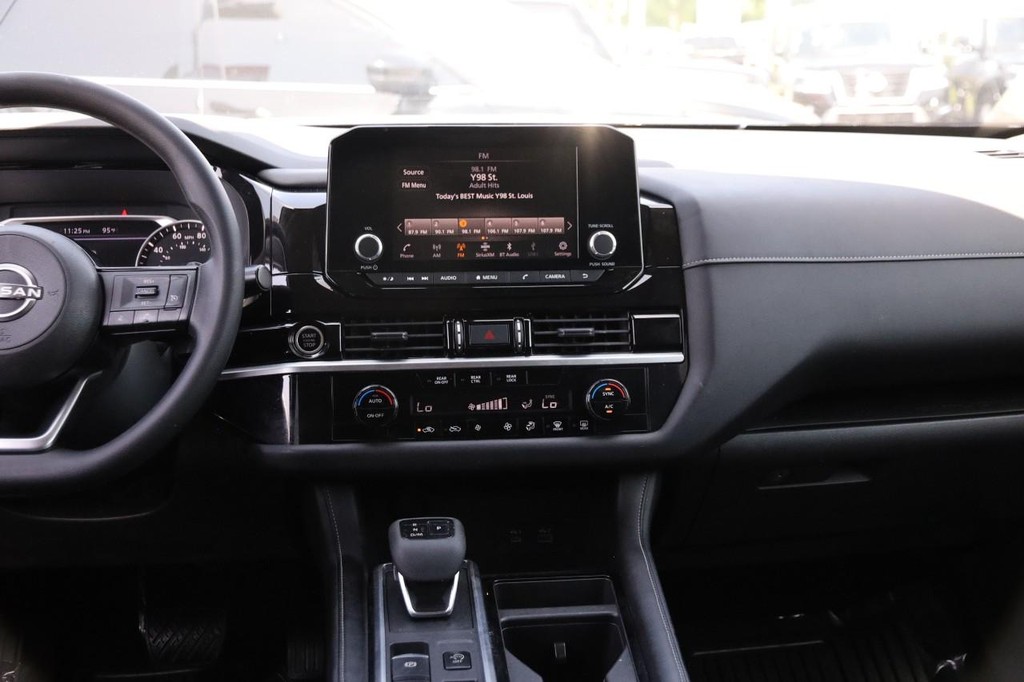 Nissan Pathfinder Vehicle Image 23