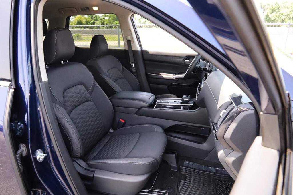 Nissan Pathfinder Vehicle Image 25