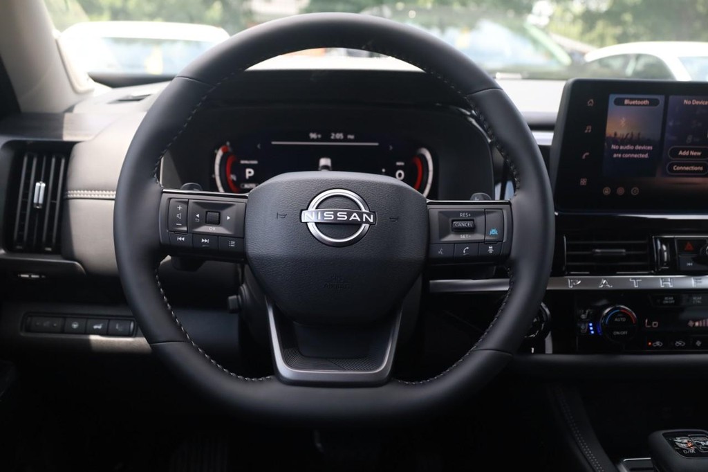 Nissan Pathfinder Vehicle Image 08