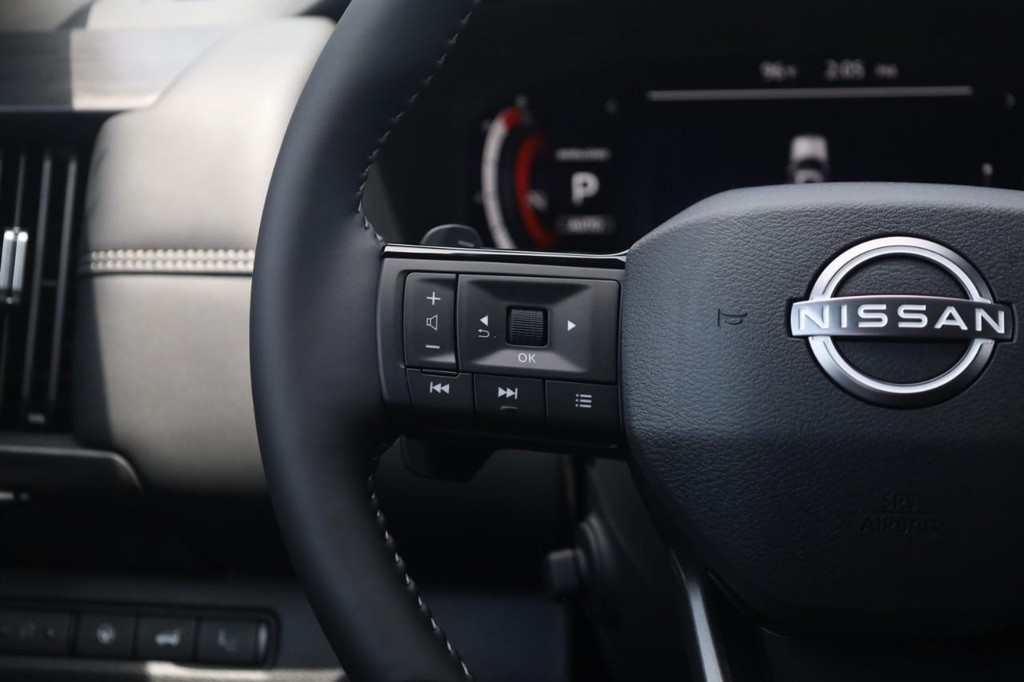 Nissan Pathfinder Vehicle Image 10