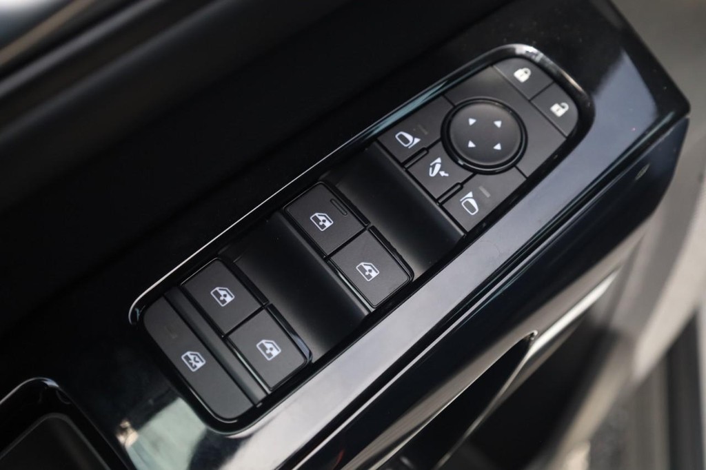 Nissan Pathfinder Vehicle Image 11