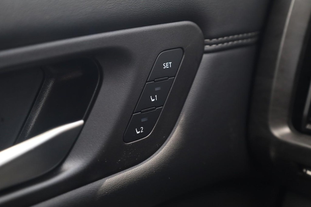 Nissan Pathfinder Vehicle Image 13