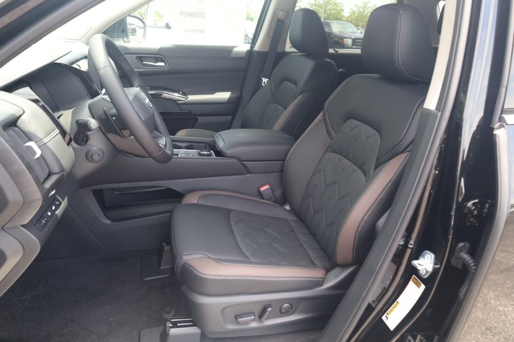 Nissan Pathfinder Vehicle Image 21