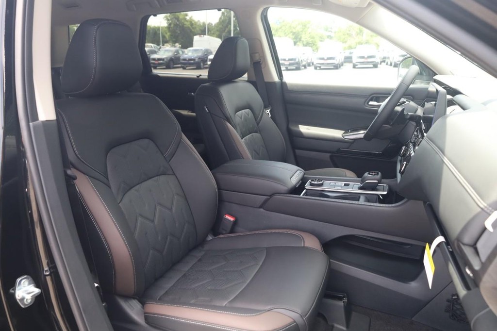 Nissan Pathfinder Vehicle Image 22
