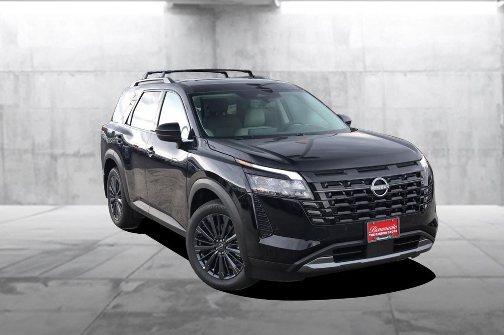 Nissan Pathfinder Vehicle Image 02