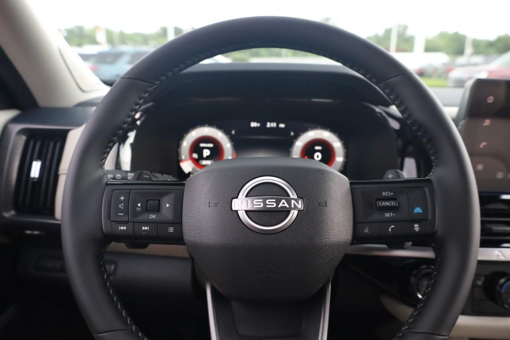 Nissan Pathfinder Vehicle Image 11
